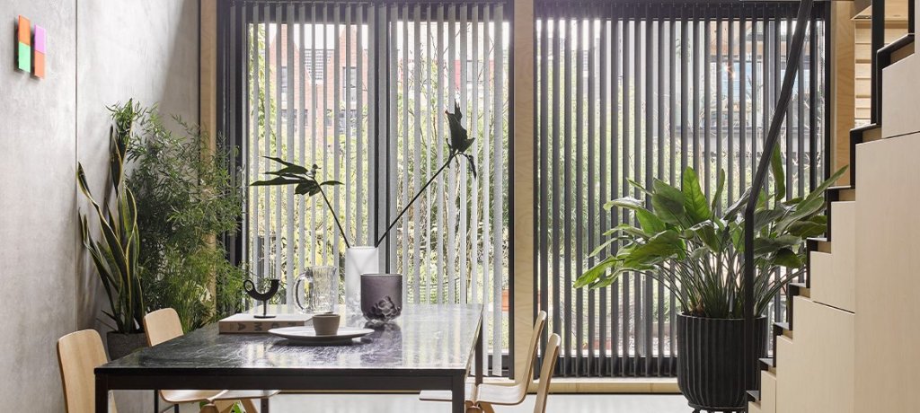 Jaloezieën in een interieur