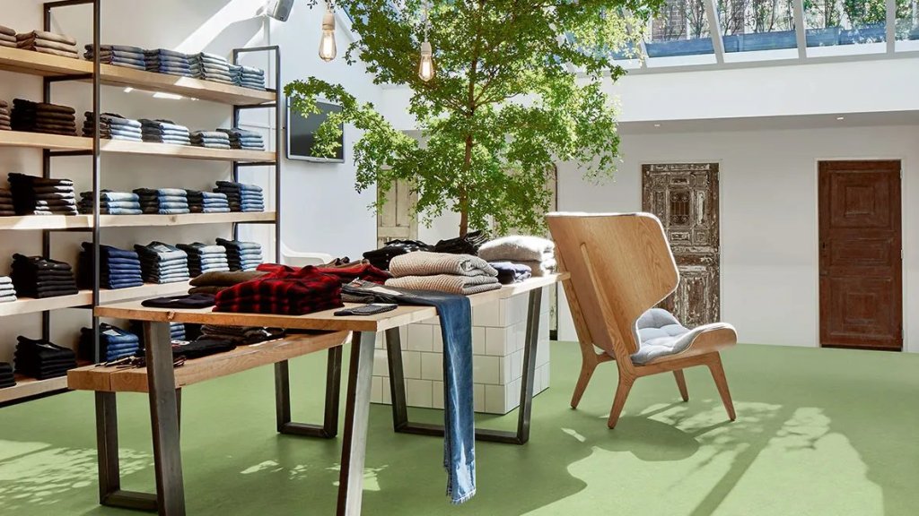 Groene marmoleum vloer in een winkelruimte